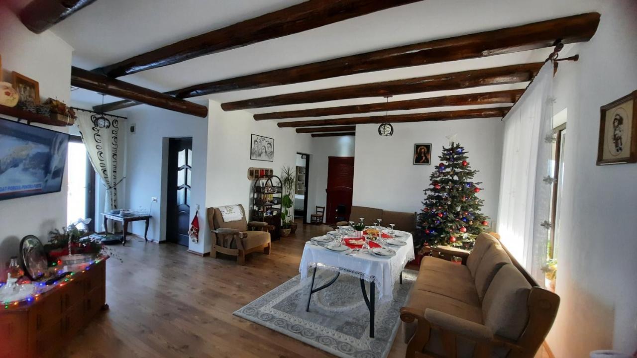 Casuta Din Deal Târgu Neamț Esterno foto