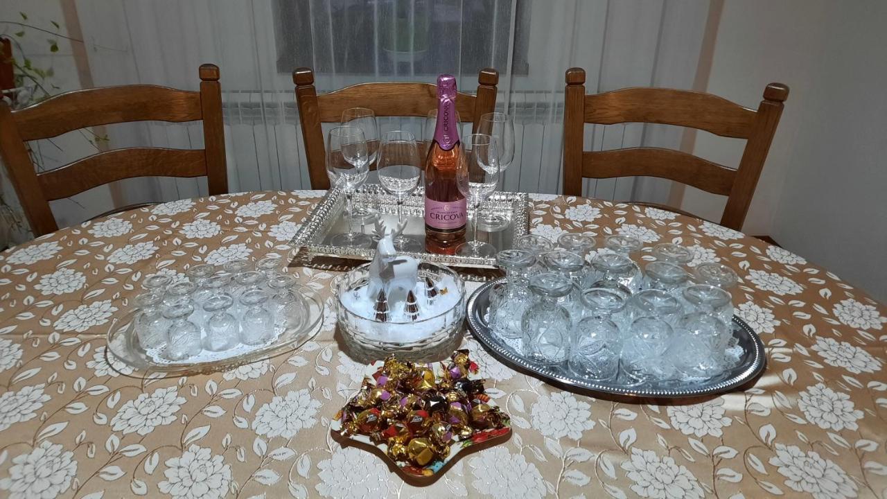 Casuta Din Deal Târgu Neamț Esterno foto