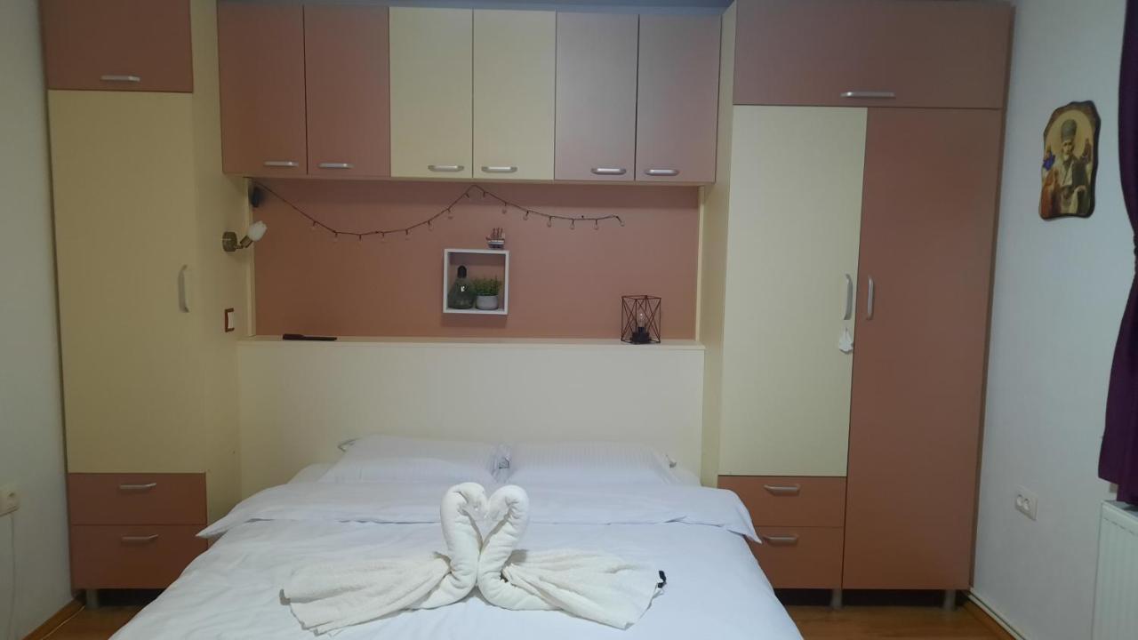Casuta Din Deal Târgu Neamț Esterno foto