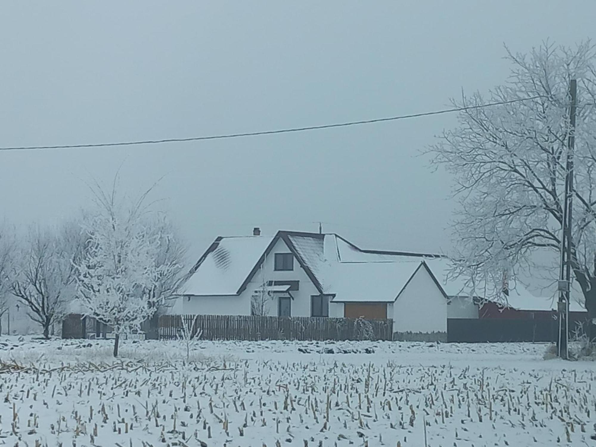 Casuta Din Deal Târgu Neamț Esterno foto