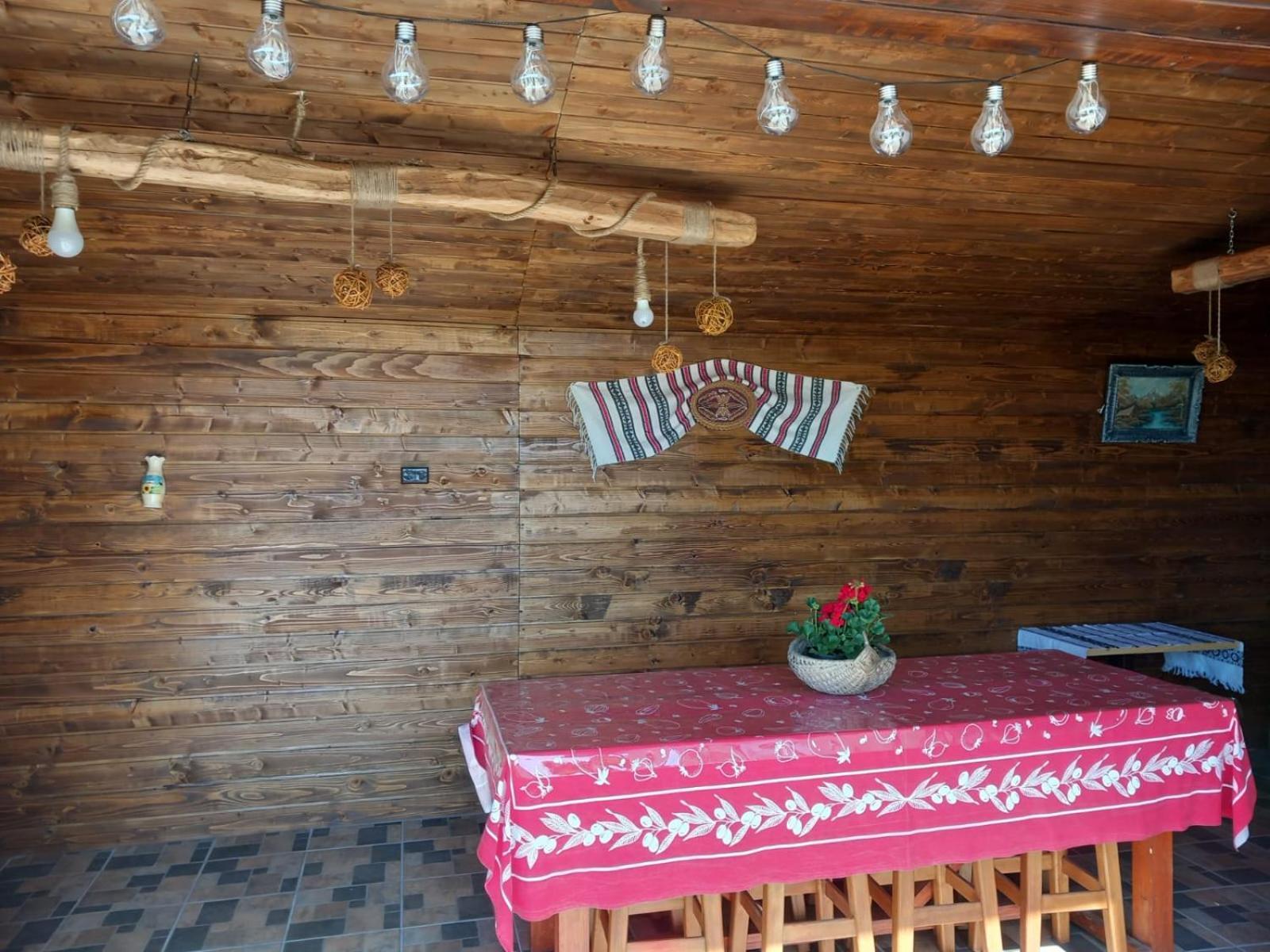 Casuta Din Deal Târgu Neamț Esterno foto